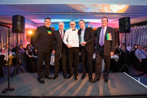 Franchisee Lee Eaton of Signs Express Manchester, accepting his Franchisee of the Year award from the directors.jpg