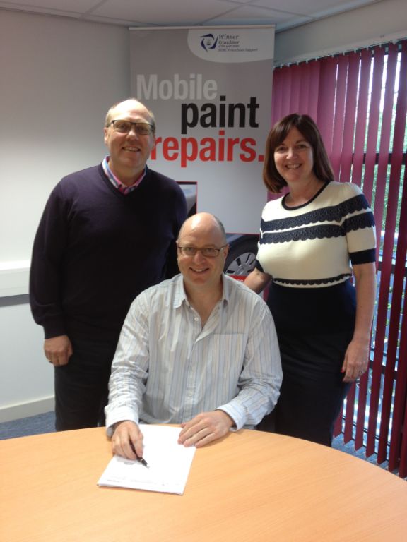 Melvin Lusty with Revive directors Mark Llewellyn (seated) and Terry Mullen (right)_1